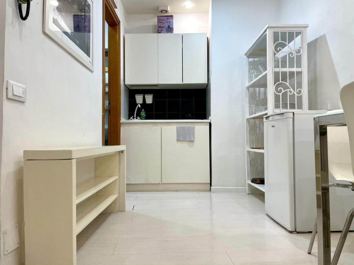 רומא Colosseo 13 Boutique Apartment מראה חיצוני תמונה