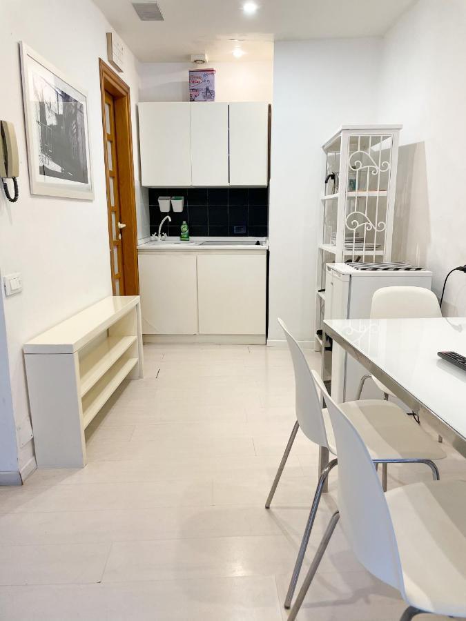 רומא Colosseo 13 Boutique Apartment מראה חיצוני תמונה